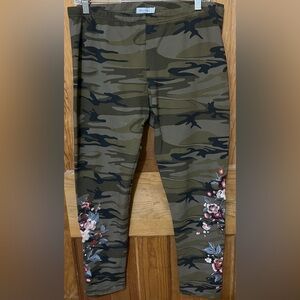 Johnny Was Camouflage Floral Leggings